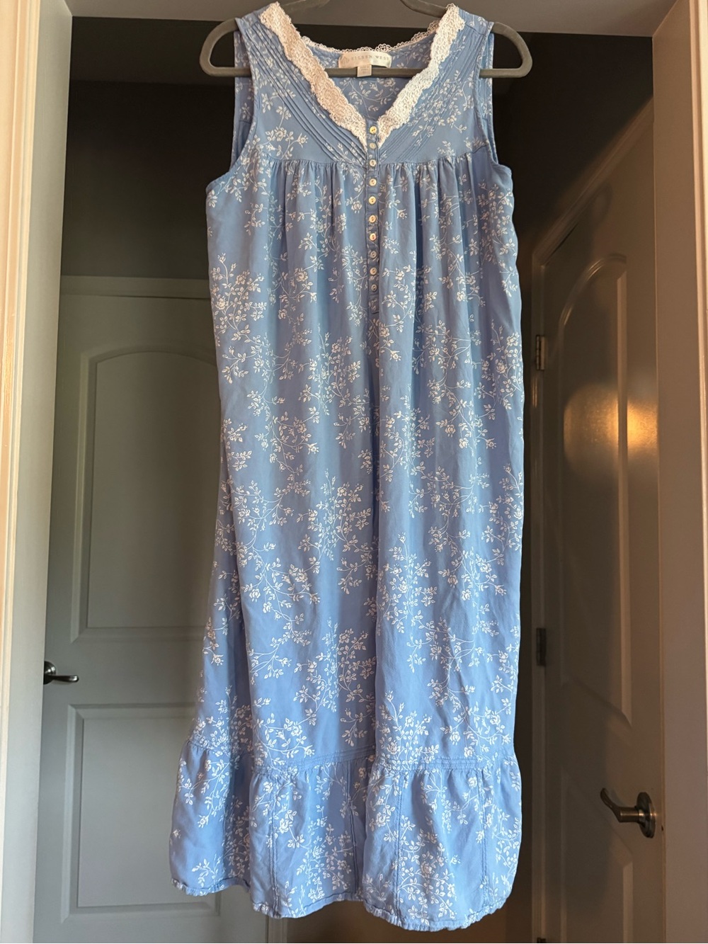 Eileen West Blue Floral Lace Rayon Nightgown Cottagecore M